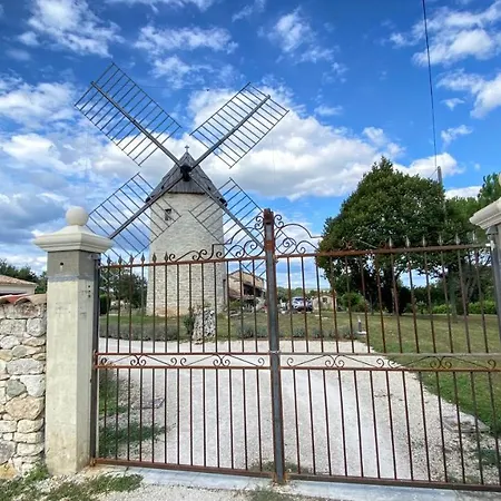 Les Curies - Ludogite, Et Moulin Avec Piscine Nyaraló