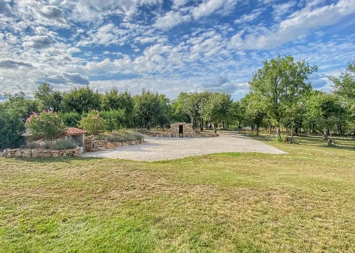 Les Curies - Ludogîte, Et Moulin Avec Piscine Hébergement de vacances *